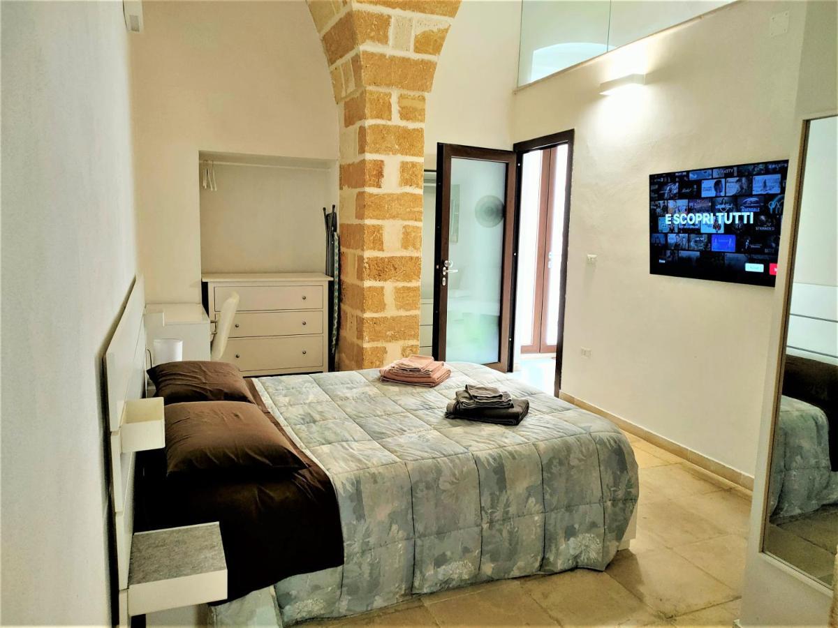 Casa Mima: Locazione Turistica Nel Centro Storico Lägenhet Brindisi Exteriör bild