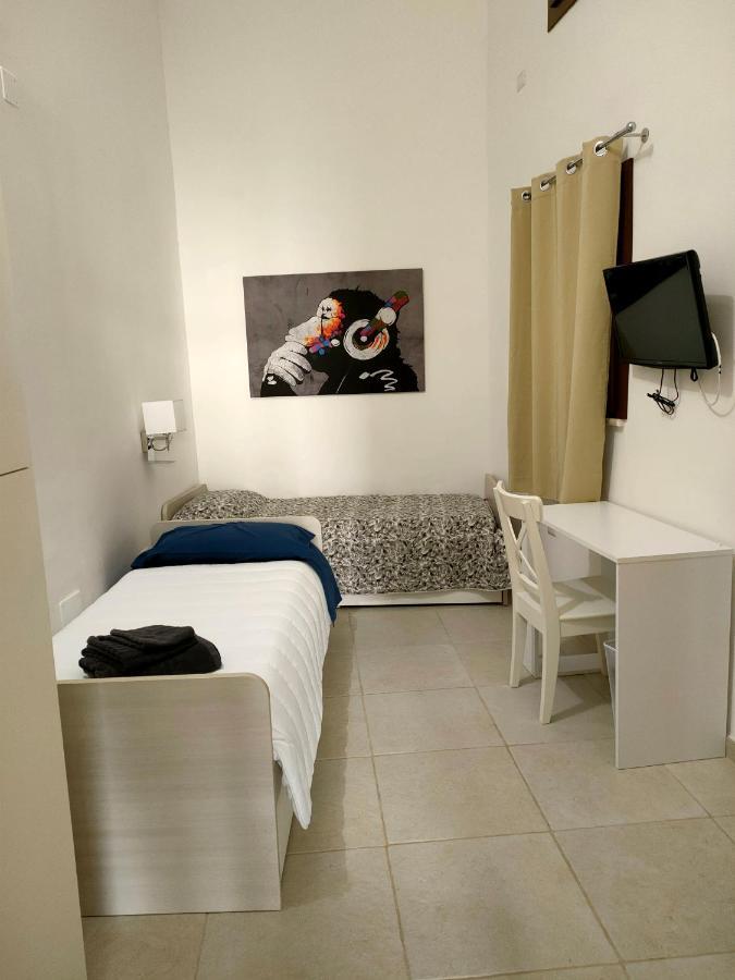 Casa Mima: Locazione Turistica Nel Centro Storico Lägenhet Brindisi Exteriör bild