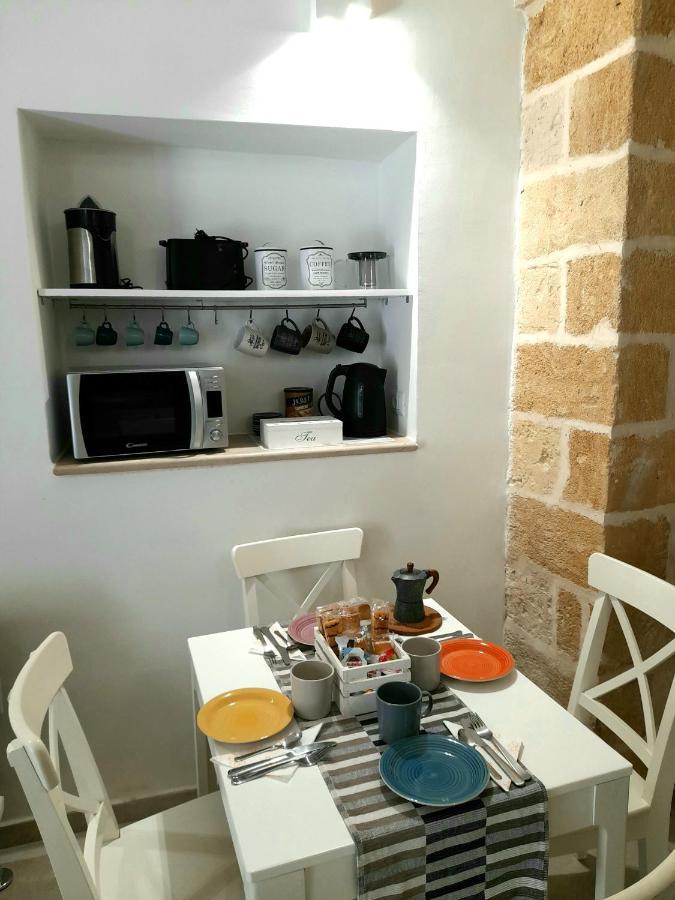 Casa Mima: Locazione Turistica Nel Centro Storico Lägenhet Brindisi Exteriör bild